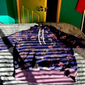 Nike sweater,Size S it’s in good shape rarely used it